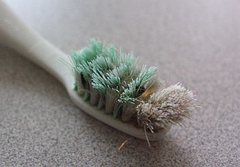 used-toothbrush_64.jpg