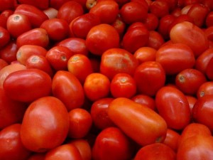 800px-Roma_or_Bangalore_Tomatoes_(Indian_hybrid)