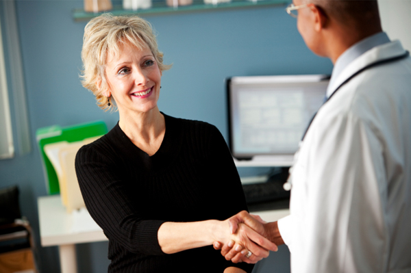 woman-with-doctor-examn-room