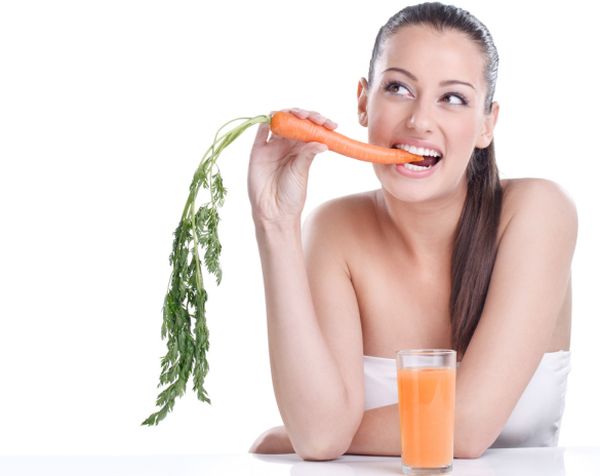 womaneatingcarrot