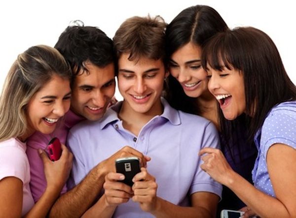 group-of-students-looking-at-phone