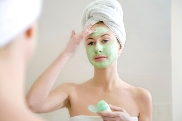 woman-applying-face-mask