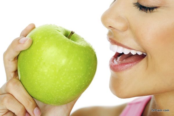 woman eating apple