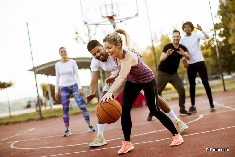 FRIENDS Playing BASKETBALL