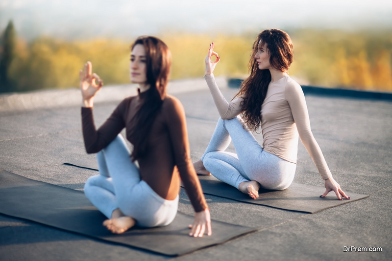 friends-doing-yoga